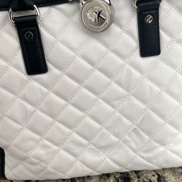 Michael Kors Hamilton Purse with Lock N Key. - Picture 2 of 7